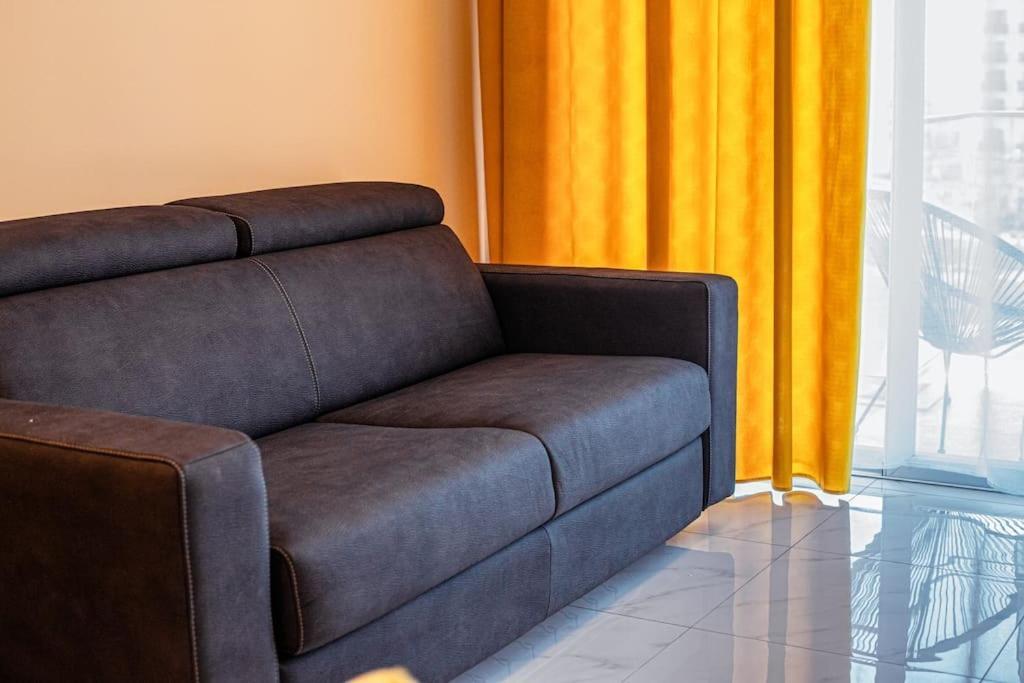 Stylish Seafront Spinola Apartment Saint Julian's Eksteriør billede