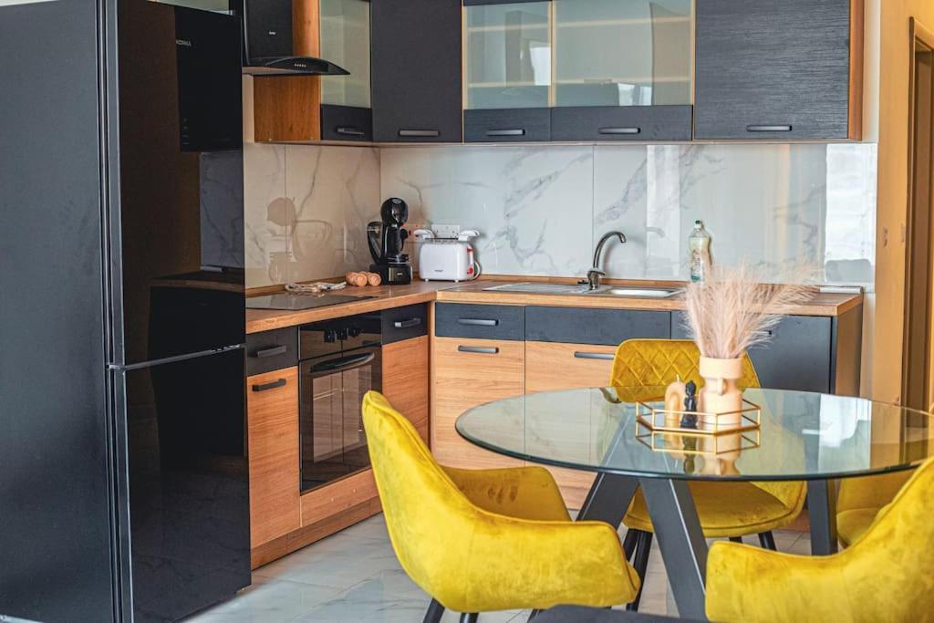 Stylish Seafront Spinola Apartment Saint Julian's Eksteriør billede